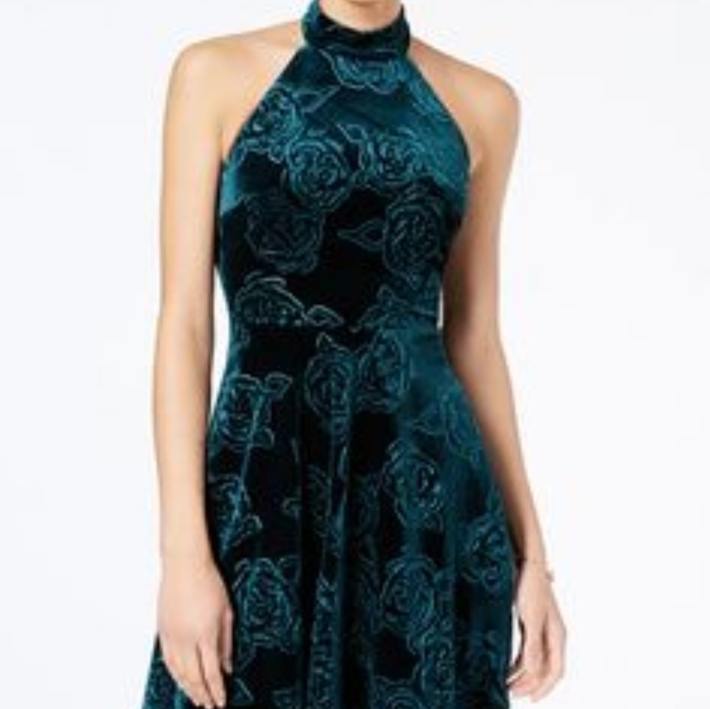 Teeze me junior’s green velvet dress 👗